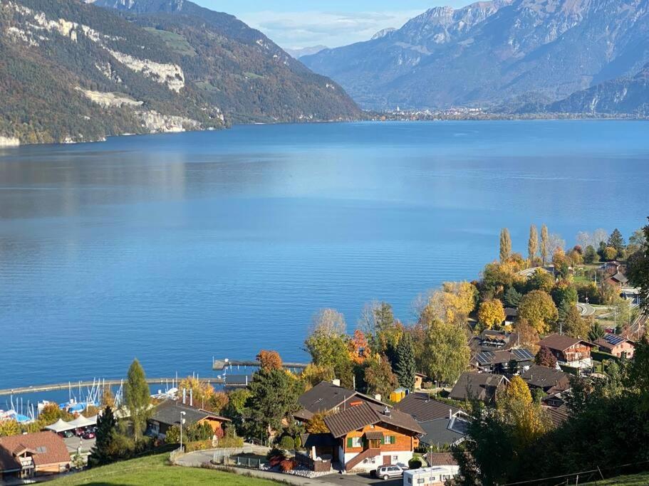 Herrlicher Blick Auf Berge Und See Faulensee Kültér fotó